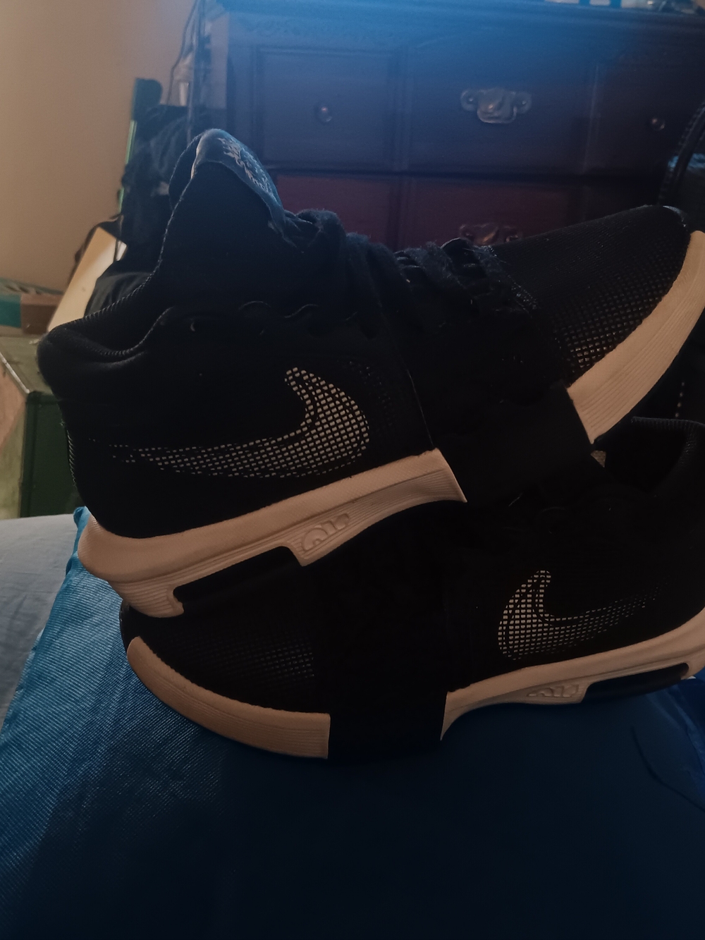 Nike Men’s Black and White Athletic Sneakers